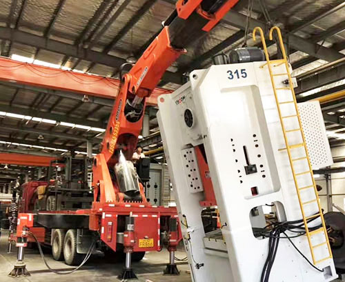 淮安淮阴附近随车吊出租，轻松解决运输难题