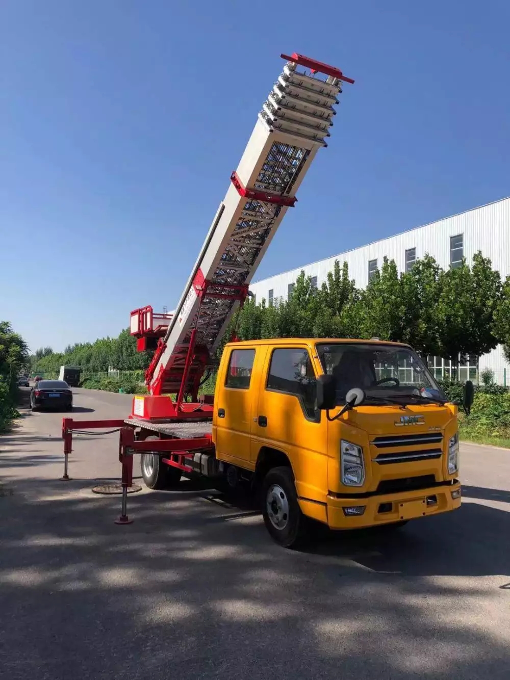 淮安淮阴附近的云梯车出租服务：轻松解决高空作业需求